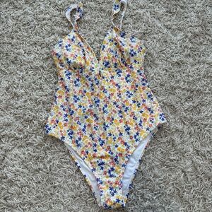 Womens Shade and Shore Floral One Piece Swimsuit Medium (8-10)